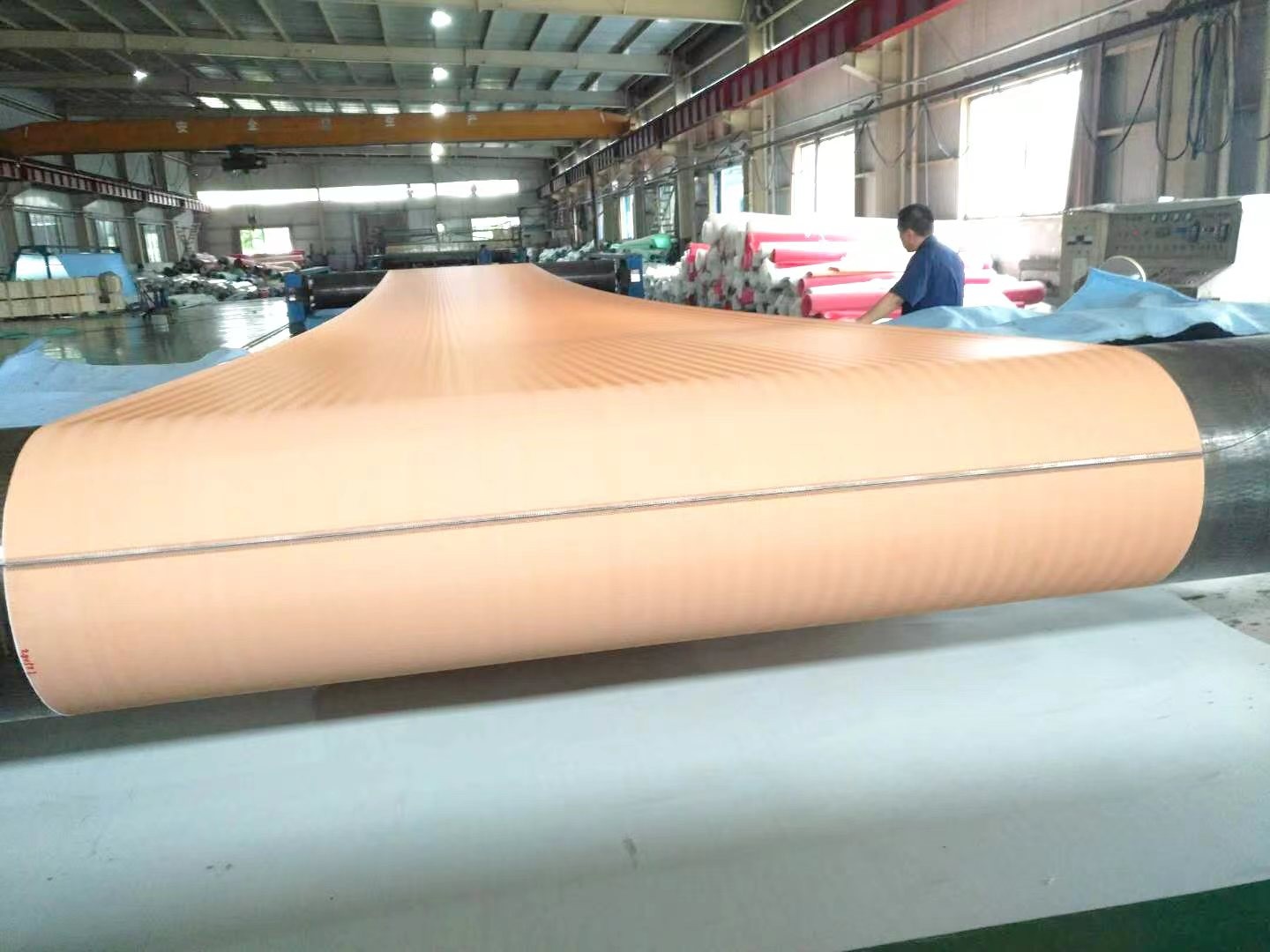 真空帶式過(guò)濾機(jī)在工作時(shí)，濾布的狀態(tài)會(huì)如何變化？